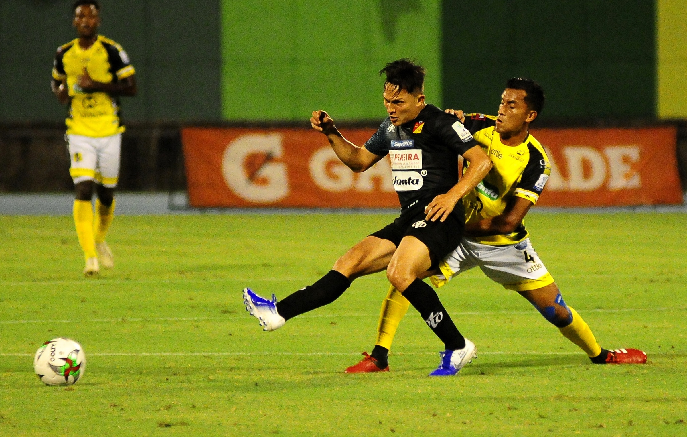 Pereira rescató un valioso empate frente Alianza Petrolera
